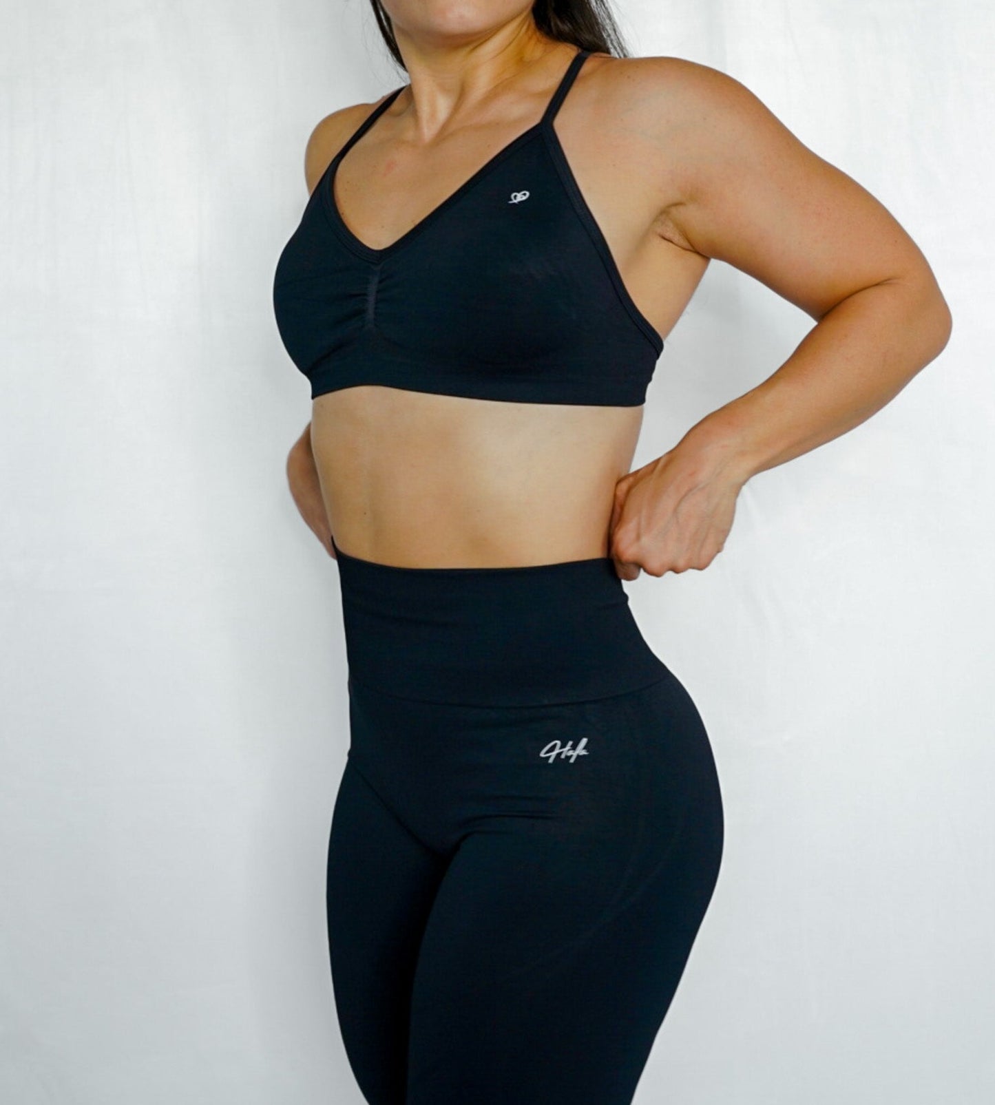 KISS FRONT SEAMLESS SPORTS BRA